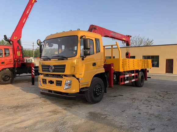 東風專底宏昌天馬8噸隨車吊